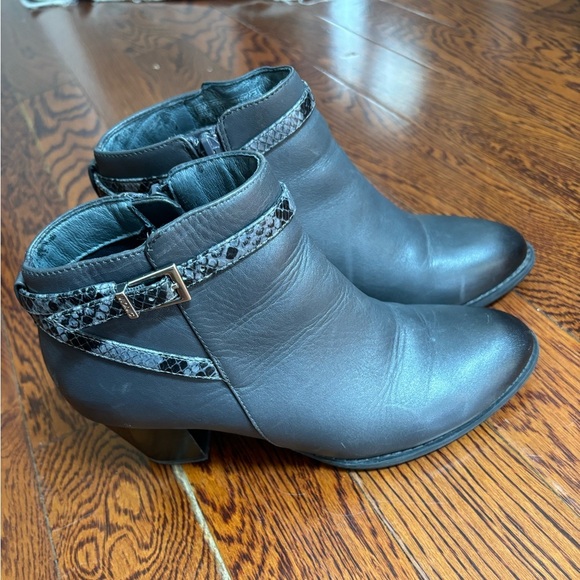 Vionic Shoes - Vionic Grey Booties inside zip closure snakeskin detail Women’s Size: 6